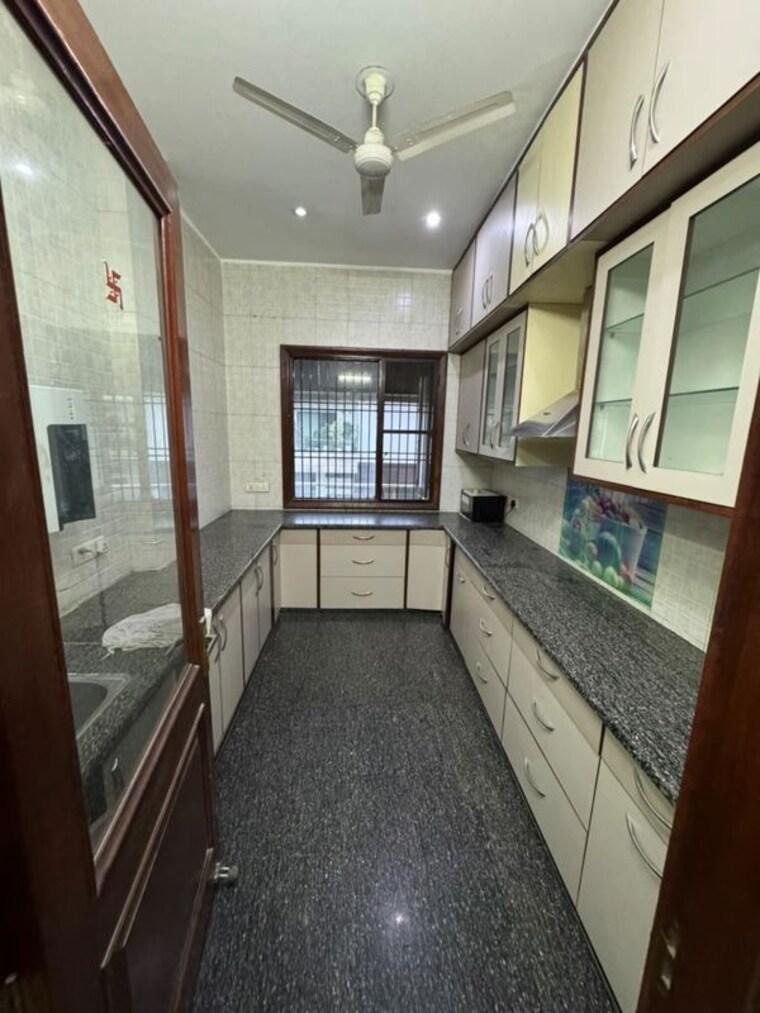Kitchen, sector 43 2 Bedroom 1500 Sq.Ft. Builder Floor In Sector 43 Gurgaon 10530344