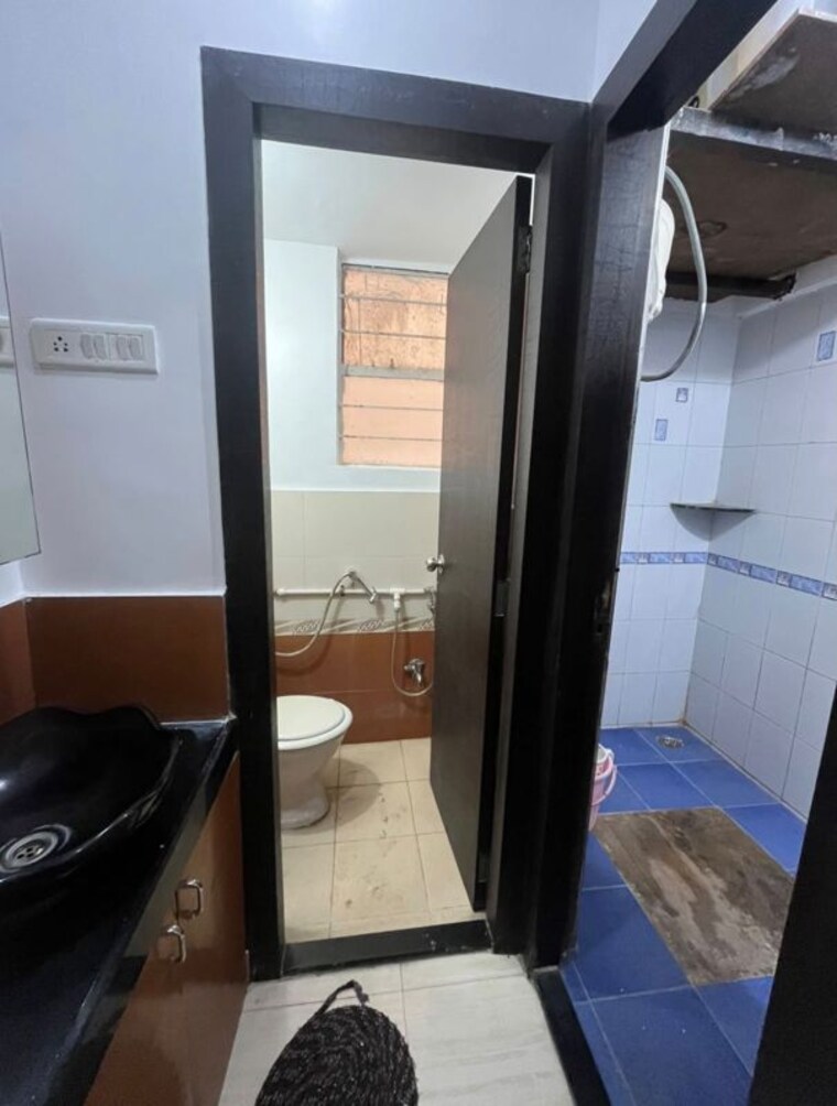 Bathroom, samarth colony 1 Bedroom 624 Sq.Ft. Apartment In Samarth Colony Pune 10530343