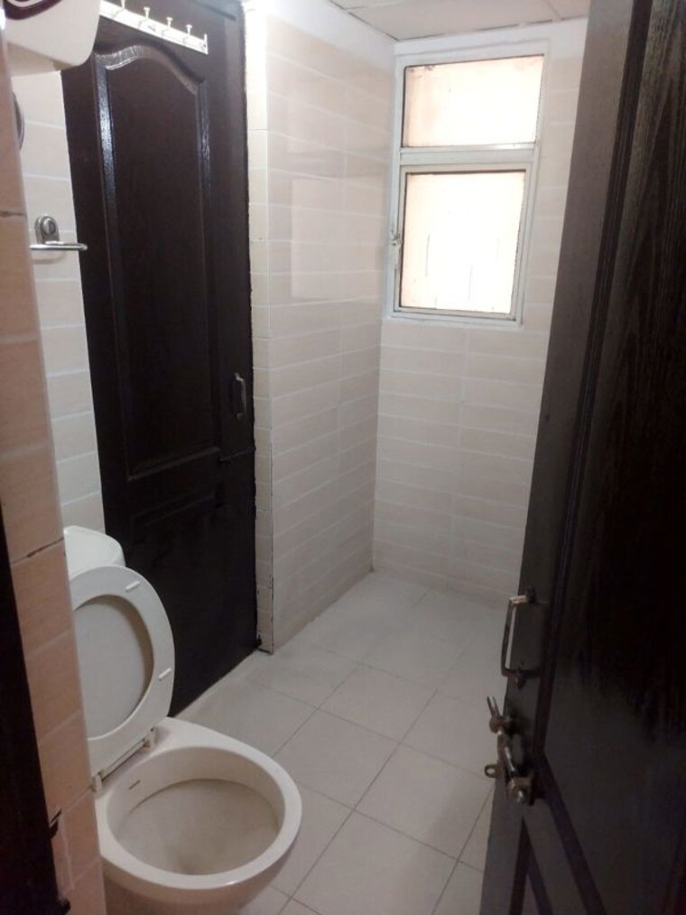 Bathroom, nimbus-the-hyde-park 3 Bedroom 1320 Sq.Ft. Apartment In Sector 78 Noida 10530386