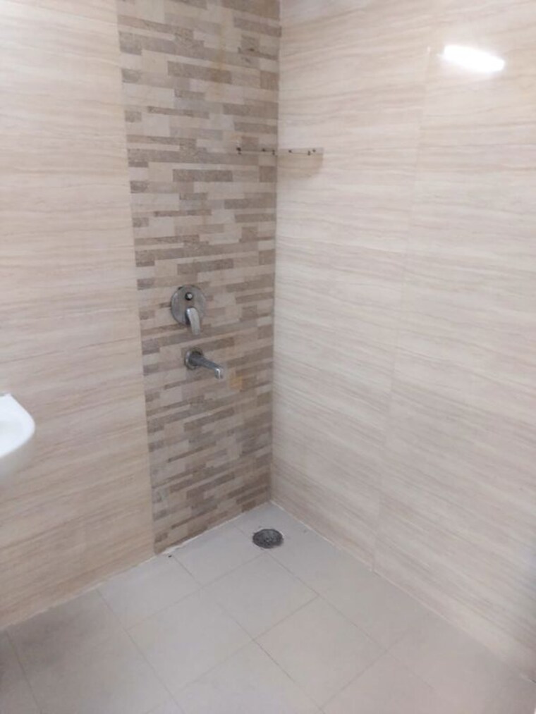 Bathroom, nimbus-the-hyde-park 3 Bedroom 1320 Sq.Ft. Apartment In Sector 78 Noida 10530386
