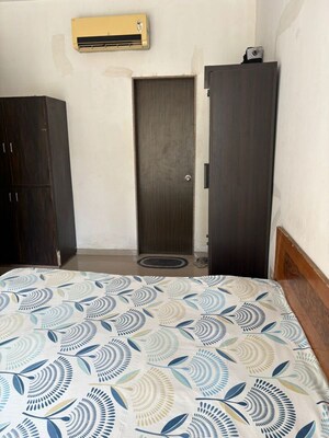 Bedroom in 3 BHK Apartment at Ambawadi – for Rent