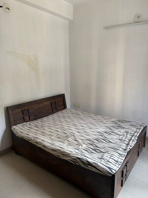 Bedroom in 3 BHK Apartment at Ambawadi – for Rent