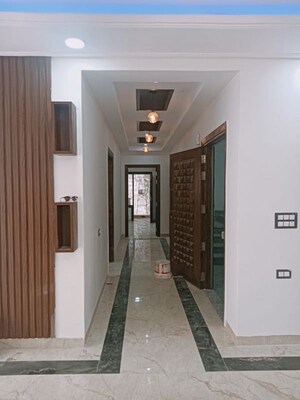 Building Lobby in 3 BHK Builder Floor at Green Fields Colony – for Sale