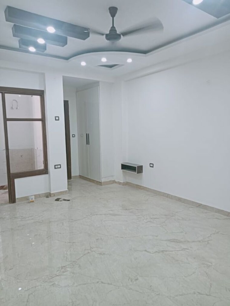 Room, green fields colony 3 Bedroom 2300 Sq.Ft. Builder Floor In Green Fields Colony Faridabad 10530395
