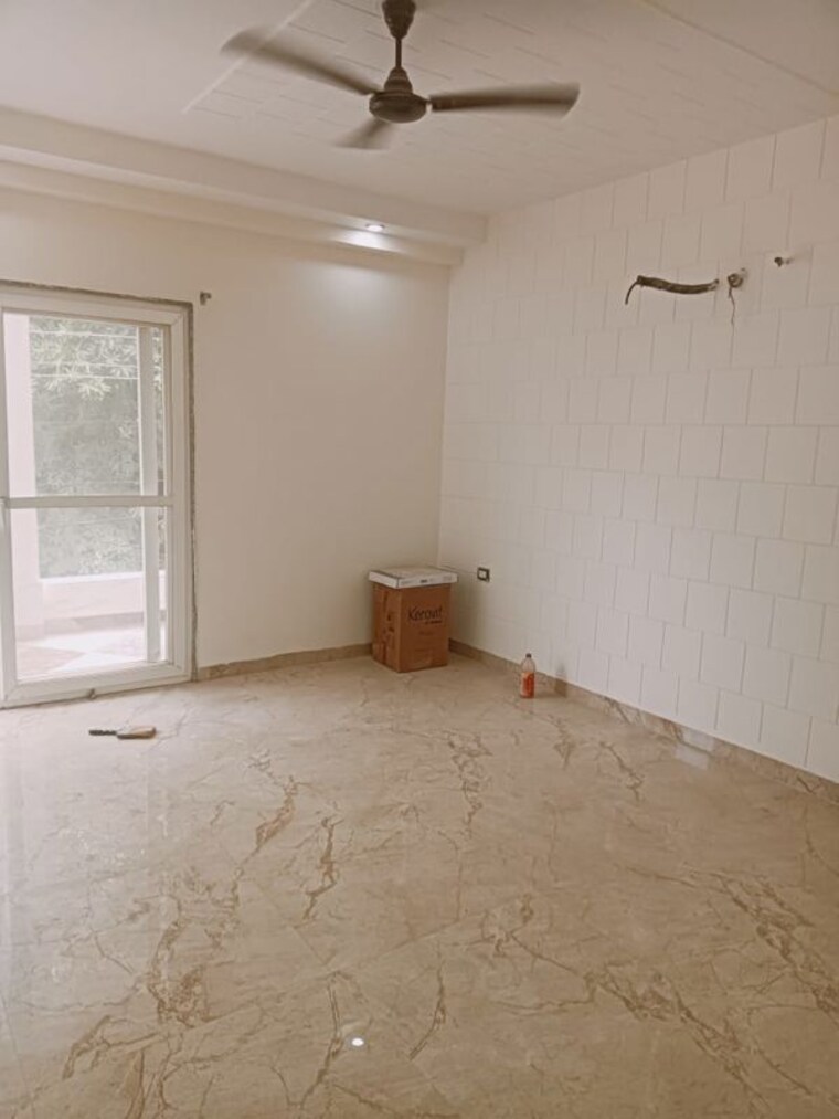 Room, green fields colony 3 Bedroom 2300 Sq.Ft. Builder Floor In Green Fields Colony Faridabad 10530395