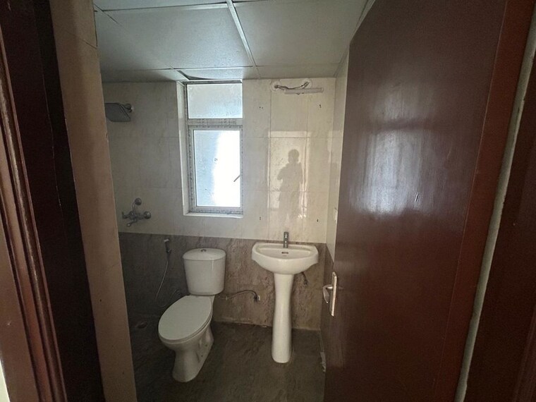Bathroom, mahagun-moderne 2.5 Bedroom 1250 Sq.Ft. Apartment In Sector 78 Noida 10530398