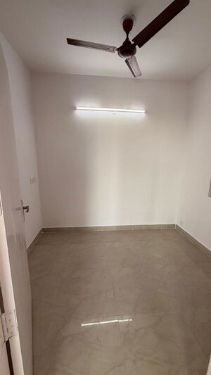 Room in 2 BHK Apartment at Supertech Cape Town, Sector 74 – for Sale