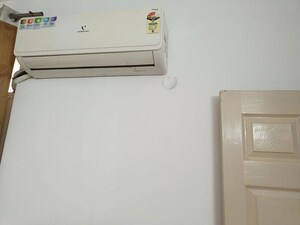 Room in 2.5 BHK Apartment at Supertech Cape Town, Sector 74 – for Sale