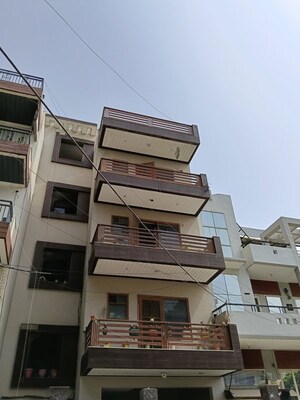1 RK Builder Floor For Rent in Sector 47