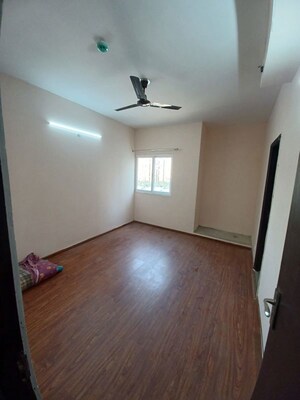 Room in 2.5 BHK Apartment at Prateek Laurel, Sector 120 – for Sale
