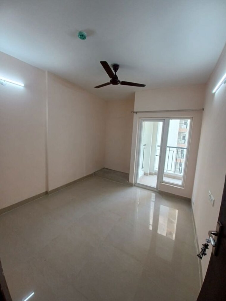 Room, prateek-laurel 2.5 Bedroom 1135 Sq.Ft. Apartment In Sector 120 Noida 10530464
