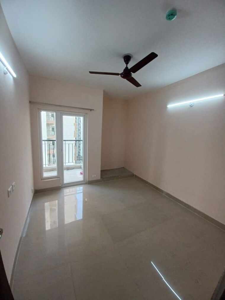 Room, prateek-laurel 2.5 Bedroom 1135 Sq.Ft. Apartment In Sector 120 Noida 10530464