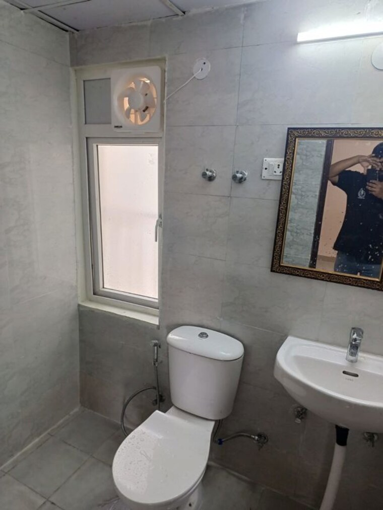 Bathroom, prateek-laurel 2.5 Bedroom 1135 Sq.Ft. Apartment In Sector 120 Noida 10530464
