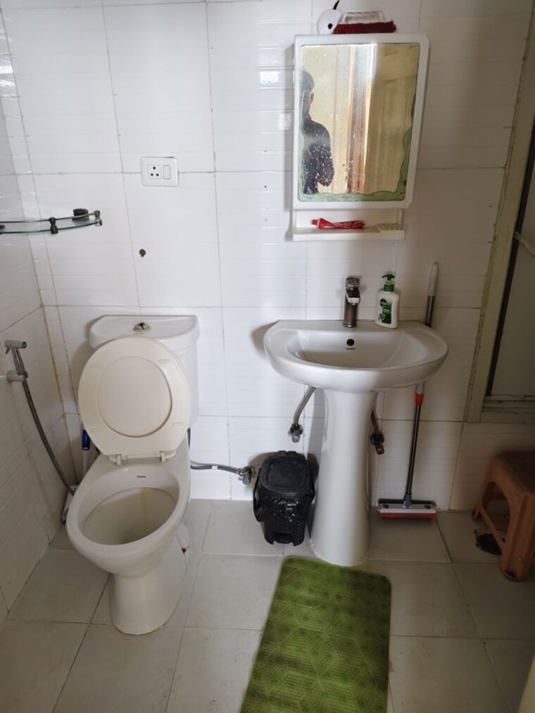 Bathroom, amrapali-silicon-city 3 Bedroom 1420 Sq.Ft. Apartment In Sector 76 Noida 10530480