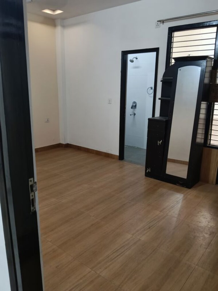 Room, sector 47 3 Bedroom 600 Sq.Ft. Builder Floor In Sector 47 Gurgaon 10530491
