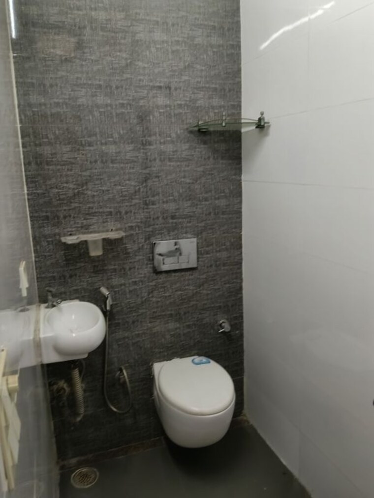 Bathroom, sector 47 3 Bedroom 600 Sq.Ft. Builder Floor In Sector 47 Gurgaon 10530491