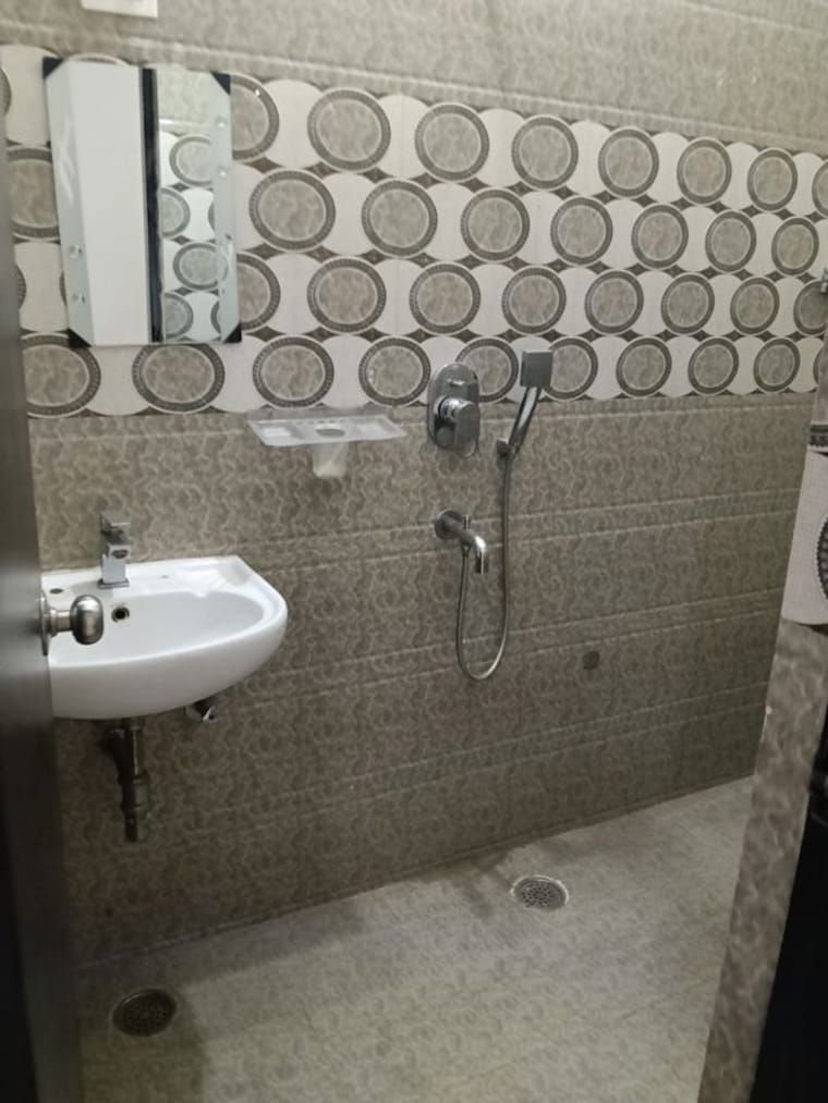 Bathroom, sector 47 3 Bedroom 600 Sq.Ft. Builder Floor In Sector 47 Gurgaon 10530491