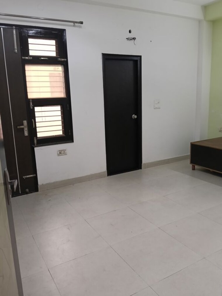 Room, sector 47 3 Bedroom 600 Sq.Ft. Builder Floor In Sector 47 Gurgaon 10530491