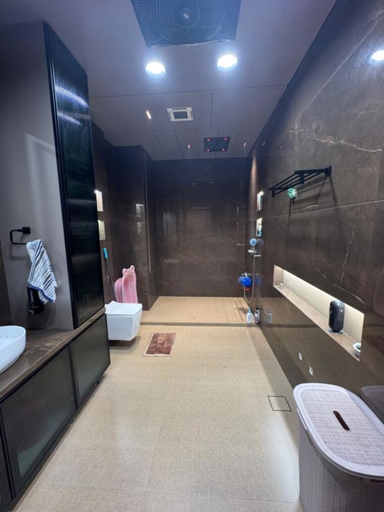 Bathroom, lodha-villa-royale 3 Bedroom 2000 Sq.Ft. Villa In Mankoli Thane 10530501