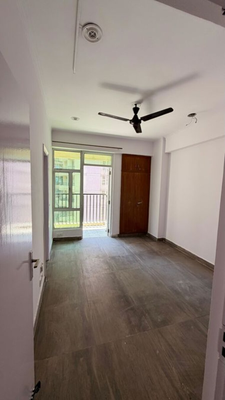 Room, amrapali-silicon-city 2.5 Bedroom 1180 Sq.Ft. Apartment In Sector 76 Noida 10530492