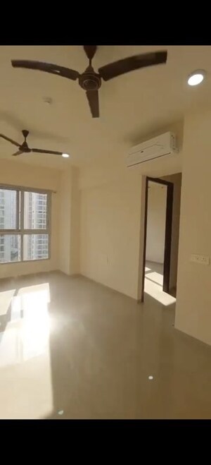 Room in 2 BHK Apartment at Piramal Vaikunth, Balkum Pada – for Rent