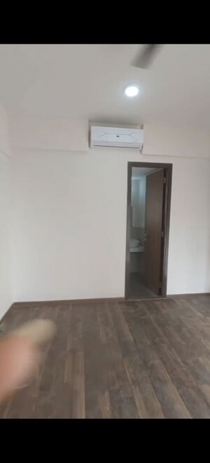 Room in 2 BHK Apartment at Piramal Vaikunth, Balkum Pada – for Rent