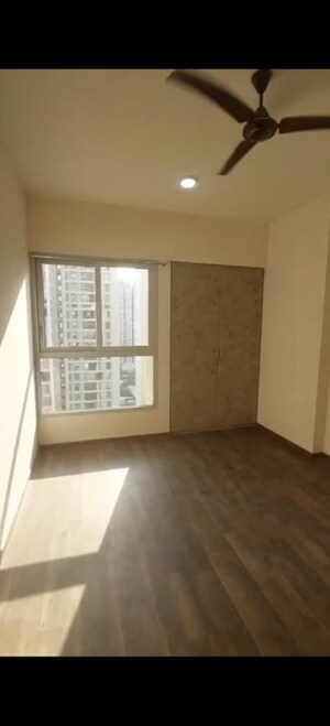 Room in 2 BHK Apartment at Piramal Vaikunth, Balkum Pada – for Rent