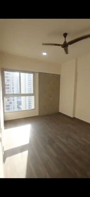 Room in 2 BHK Apartment at Piramal Vaikunth, Balkum Pada – for Rent
