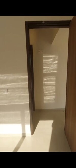 Room in 2 BHK Apartment at Piramal Vaikunth, Balkum Pada – for Rent