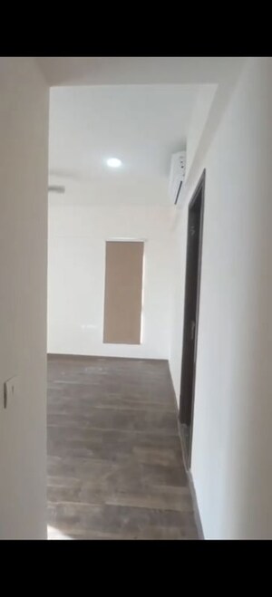 Room in 2 BHK Apartment at Piramal Vaikunth, Balkum Pada – for Rent