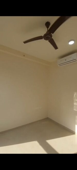 Room in 2 BHK Apartment at Piramal Vaikunth, Balkum Pada – for Rent