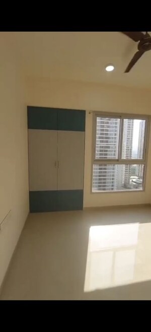 Room in 2 BHK Apartment at Piramal Vaikunth, Balkum Pada – for Rent