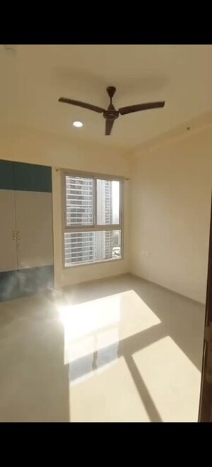 Room in 2 BHK Apartment at Piramal Vaikunth, Balkum Pada – for Rent
