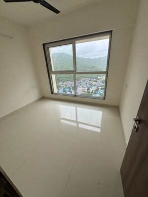 Room in 2 BHK Apartment at Runwal Sanctuary, Mulund West – for Rent