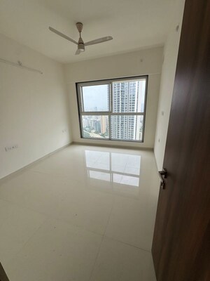 Room in 2 BHK Apartment at Runwal Sanctuary, Mulund West – for Rent