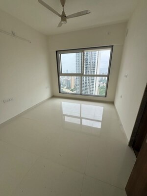 Room in 2 BHK Apartment at Runwal Sanctuary, Mulund West – for Rent