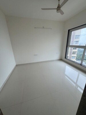Room in 2 BHK Apartment at Runwal Sanctuary, Mulund West – for Rent