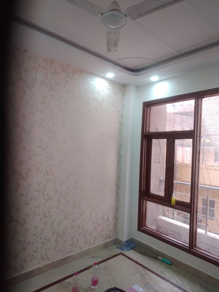 Room, kalkaji 3 Bedroom 100 Sq.Yd. Builder Floor In Kalkaji Delhi 10530566