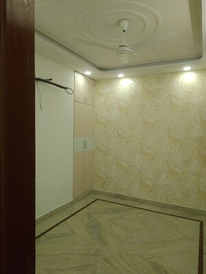 Room in 3 BHK Builder Floor at Kalkaji – for Rent