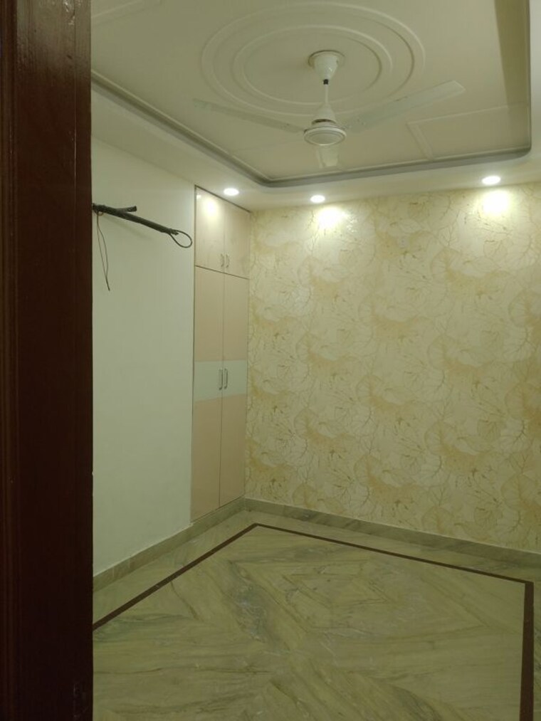 Room, kalkaji 3 Bedroom 100 Sq.Yd. Builder Floor In Kalkaji Delhi 10530566