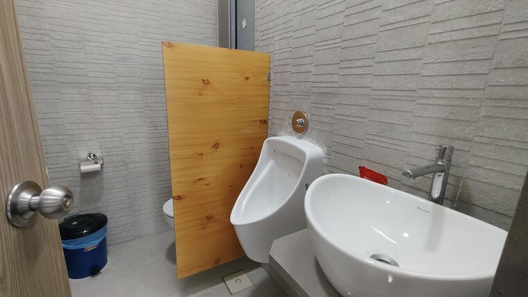 Bathroom, mangal-business-park Commercial Office Space 600 Sq.Ft. In Malad West Mumbai 10530584