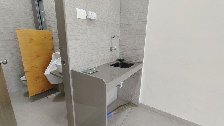 Bathroom, mangal-business-park Commercial Office Space 600 Sq.Ft. In Malad West Mumbai 10530584