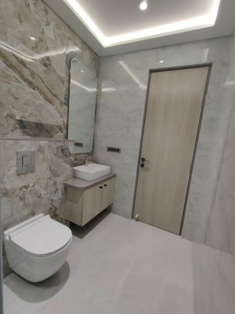 Bathroom, windsor-grande-residences 4 Bedroom 2350 Sq.Ft. Apartment In Andheri West Mumbai 10530589