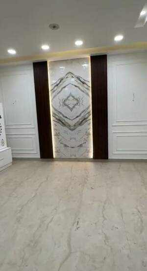 Room in 5 BHK Builder Floor at Rohini Sector 22 – for Sale