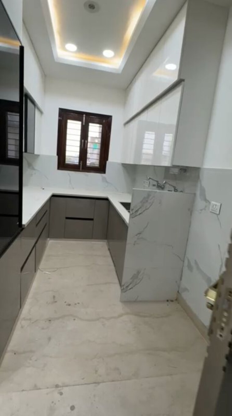 Kitchen, rohini sector 22 5 Bedroom 96 Sq.Mt. Builder Floor In Rohini Sector 22 Delhi 10530627