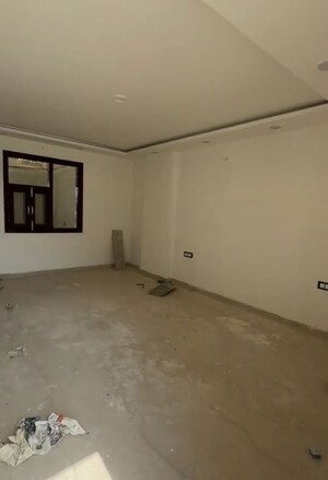 Room in 5 BHK Builder Floor at Rohini Sector 22 – for Sale