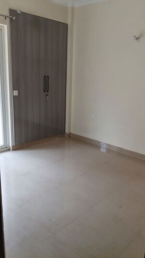 Room in 3 BHK Apartment at Skytech Matrott, Sector 76 – for Rent