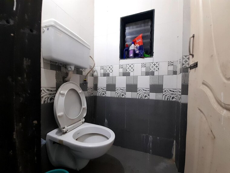 Bathroom, unnat-nagar-chs 1 Bedroom 650 Sq.Ft. Apartment In Goregaon West Mumbai 10530648