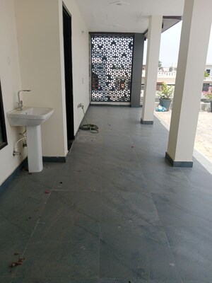 Parking in 1 BHK Builder Floor at Sector 6 – for Rent