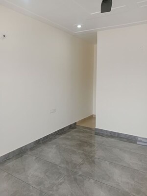 Room in 1 BHK Builder Floor at Sector 6 – for Rent